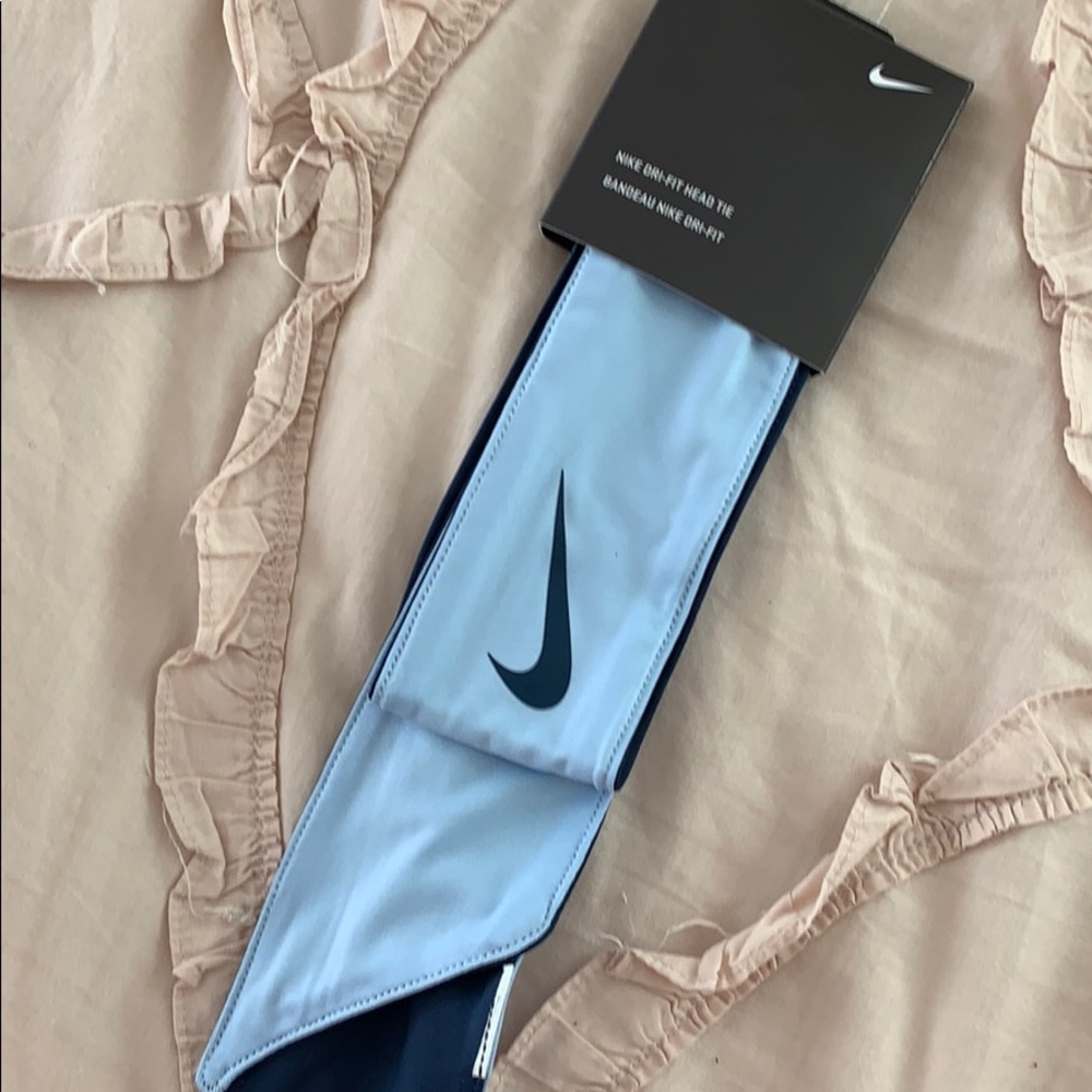 Nike tie headband